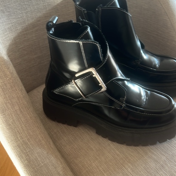 Mauve monk strap lug sole boots size 40- gently used - Picture 2 of 4